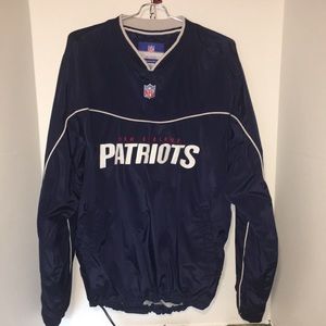 REEBOK ON FIELD APPAREL NEW ENGLAND PATRIOTS PULLOVER WINDBREAKER SIZE M.